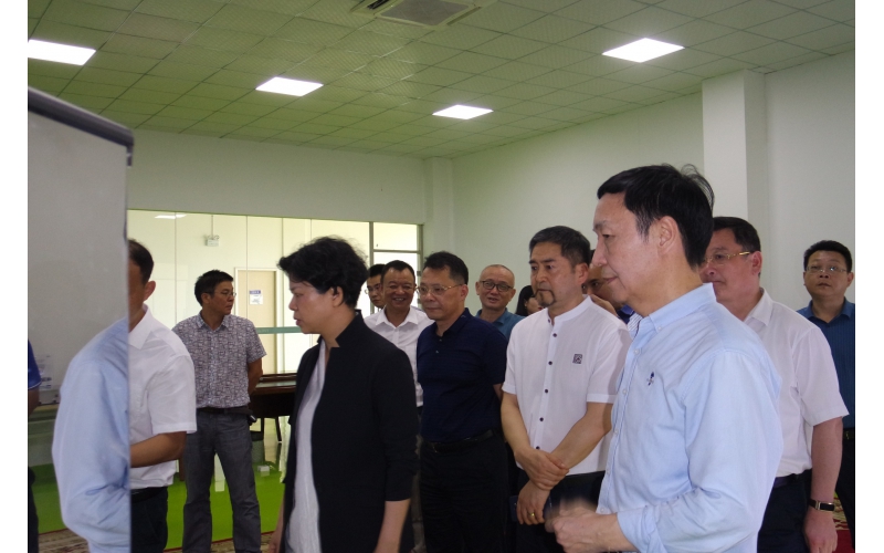 市委副書記、市長張迎春走訪智能制造企業(yè)，來我司調(diào)研，與我司高層領(lǐng)導(dǎo)親切會面。
